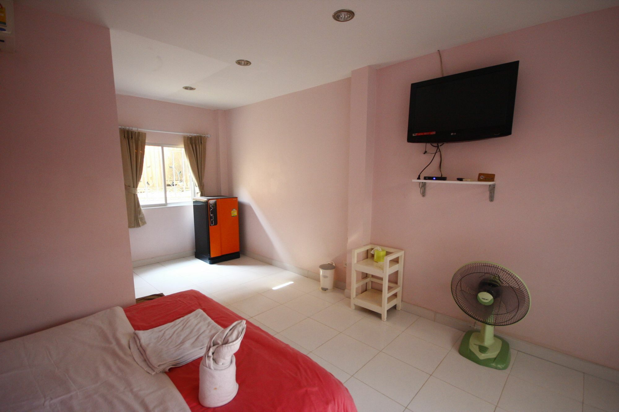 Tawaen Beach Resort Ko Lan Exterior foto