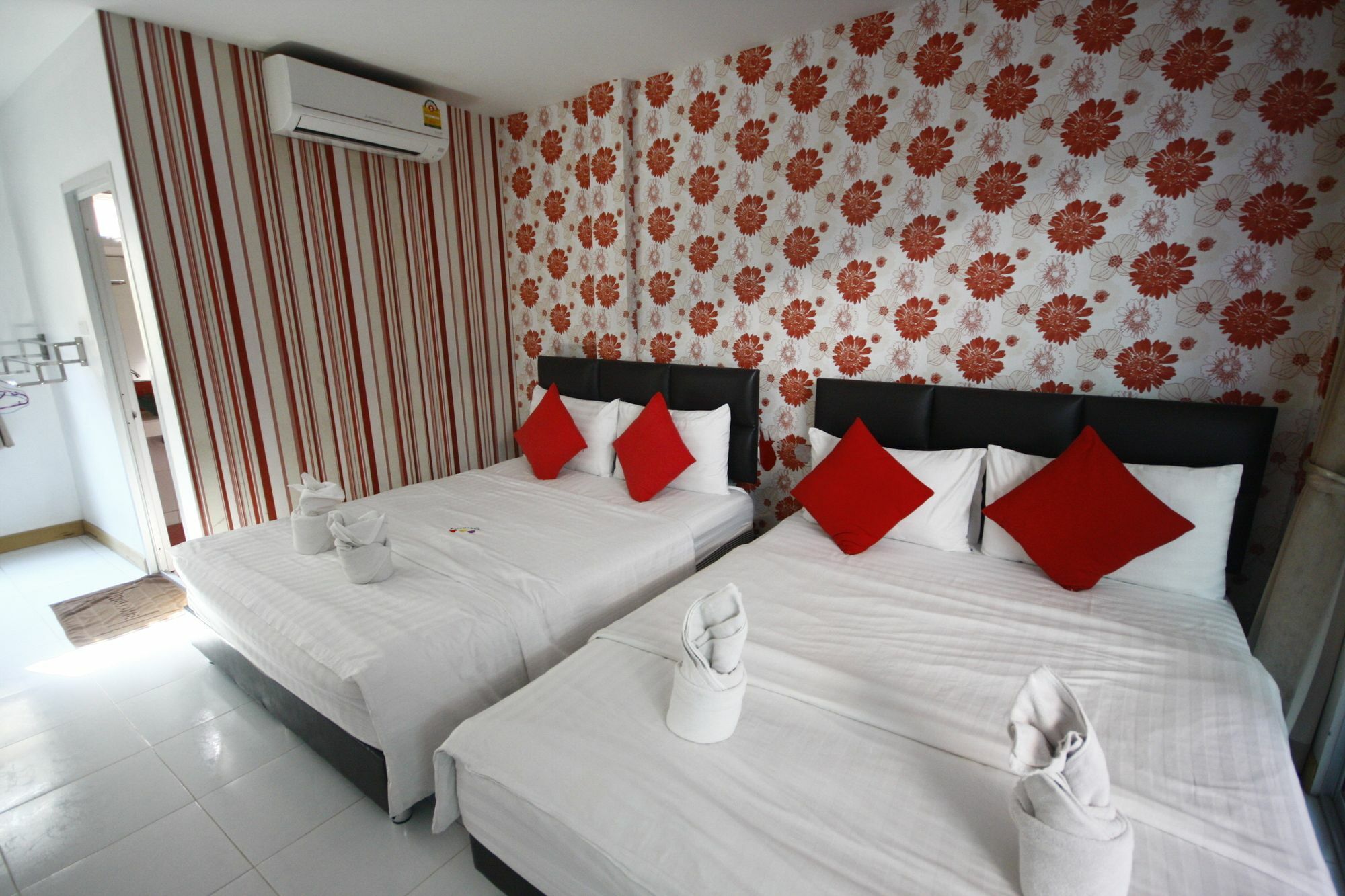 Tawaen Beach Resort Ko Lan Exterior foto